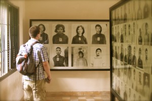 A visitor at the Toul Sleng Genocide Museum. Photo by KidsLoveAnimals, Flickr CC.